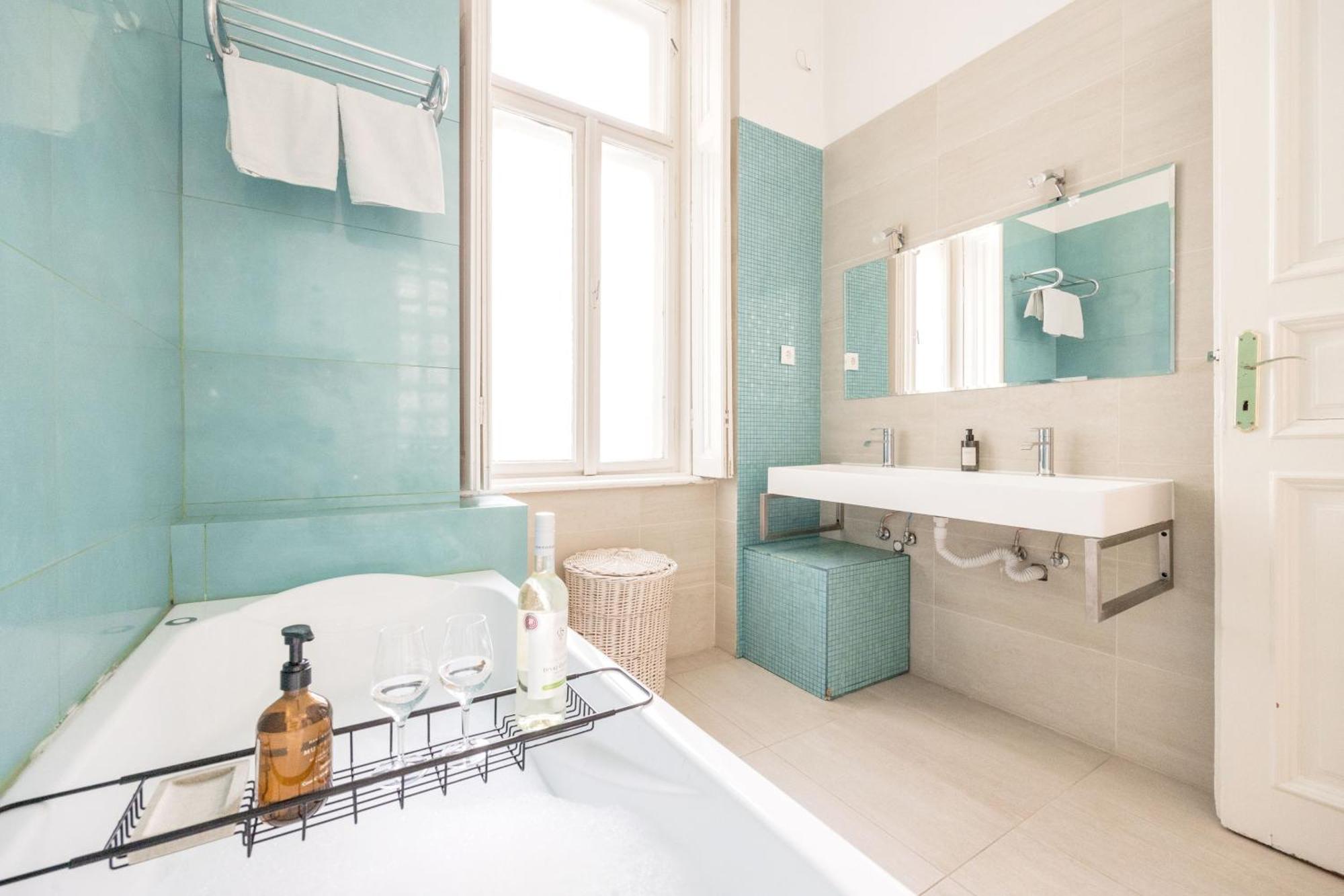 Wellness Retreat With Sauna & Jacuzzi - 1 Min To Opera Budapest Eksteriør bilde